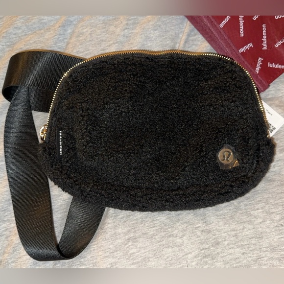 Lululemon Everywhere Belt Bag - Picture 2 of 4